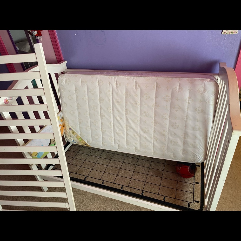 Crib - Picture 2 of 7